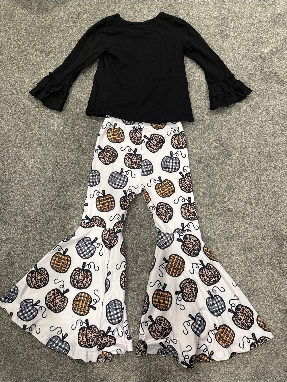 Girls Black Ruffle Sleeve Top with Pumpkin Print Bell Bottoms with Fluffy Vest - Picture 4 of 6